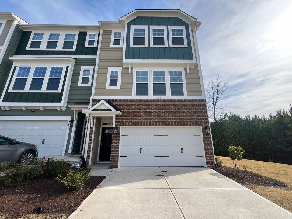 1034 Manorhaven Dr in Durham, NC - Building Photo