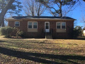 831 Holt Ave in Greensboro, NC - Building Photo