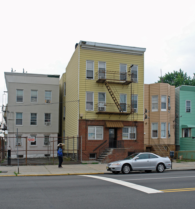 614 Kennedy Blvd in Union City, NJ - Foto de edificio