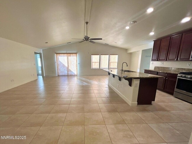 7635 Souverain Ln in Reno, NV - Foto de edificio - Building Photo