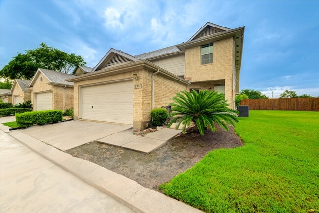 property at 2931 Meadowglen Cove