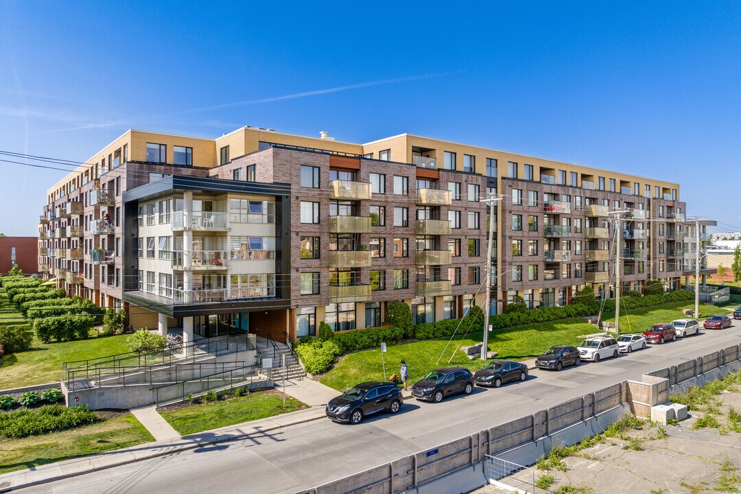 2125 Remembrance Rue in Montréal, QC - Building Photo