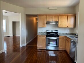 179 Belmont St, Unit 2 in Everett, MA - Foto de edificio - Building Photo