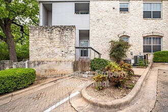 2520 Quarry Rd in Austin, TX - Building Photo - Building Photo