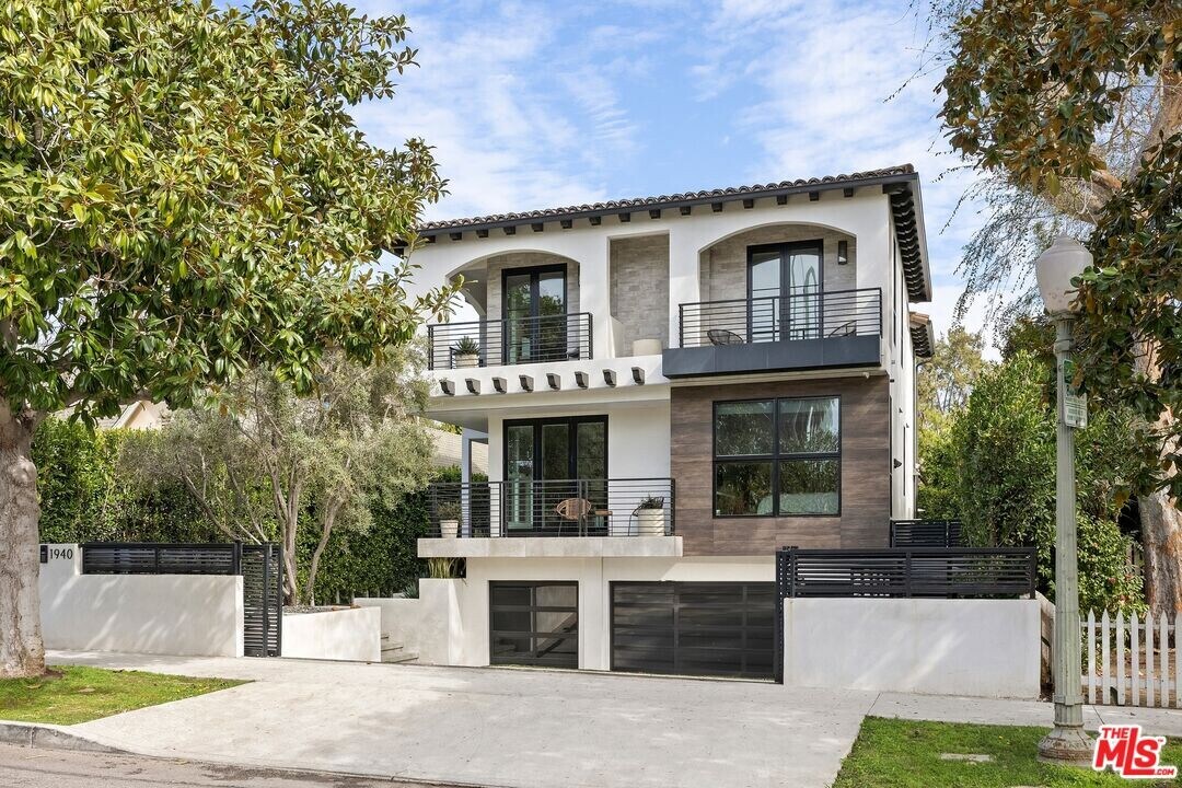 1940 Kelton Ave in Los Angeles, CA - Building Photo