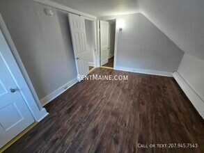 402-404 Hammond Street in Bangor, ME - Foto de edificio - Building Photo