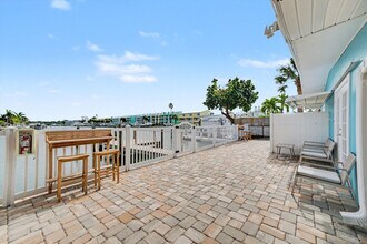 711 E Gulf Blvd in Indian Rocks Beach, FL - Building Photo - Building Photo