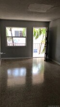 1029 NW 5th St-Unit -5 in Miami, FL - Foto de edificio - Building Photo