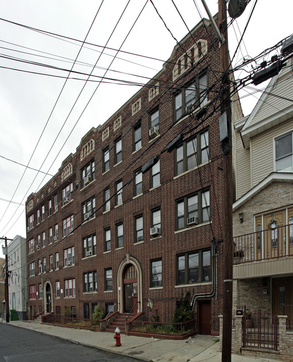 52 Newkirk St in Jersey City, NJ - Building Photo