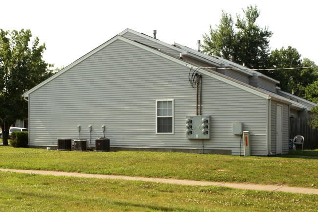 5000-5010 Sprucewood Dr in Louisville, KY - Building Photo - Building Photo