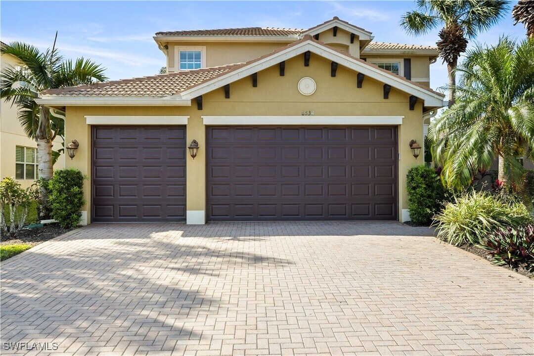 6534 Marbella Dr in Naples, FL - Building Photo