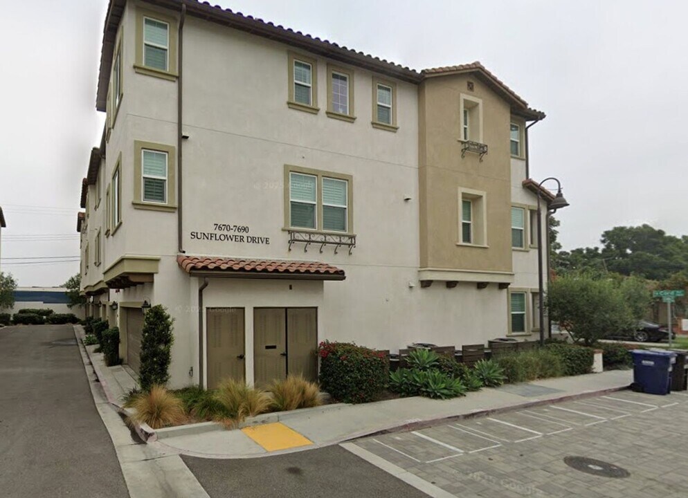 7678 Sunflower Dr in Pico Rivera, CA - Building Photo
