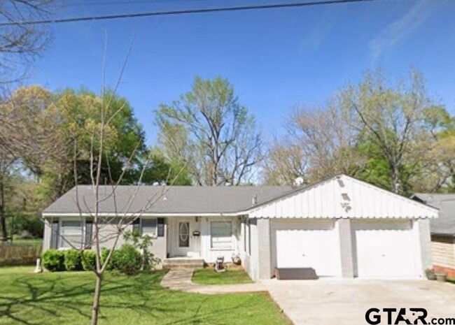 property at 1107 E Brazos St