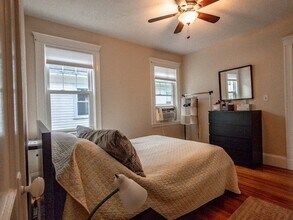 21 Bradwood St, Unit 1 in Boston, MA - Foto de edificio - Building Photo
