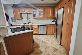 11925 NE 2nd Ave, Unit B317 in Miami, FL - Building Photo - Building Photo