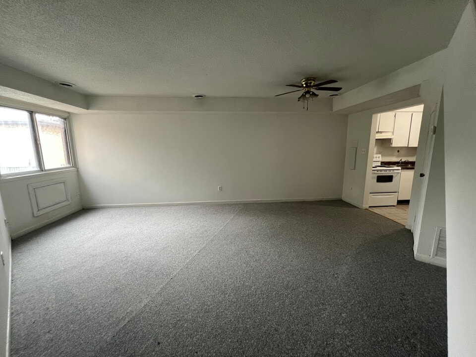 425 Rathburn Rd E in Mississauga, ON - Building Photo