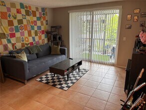 3650 Inverrary Dr in Lauderhill, FL - Building Photo - Building Photo
