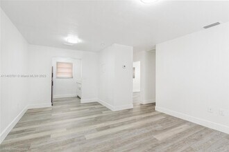 1257 NW 61st St-Unit -4 in Miami, FL - Building Photo - Building Photo