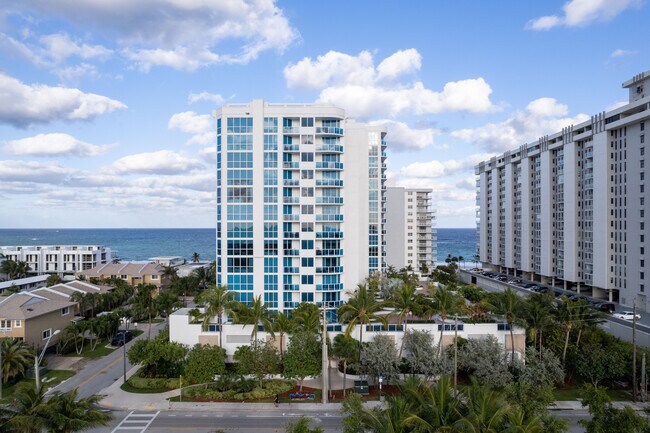 Sonata Beach Club in Pompano Beach, FL - Foto de edificio - Building Photo