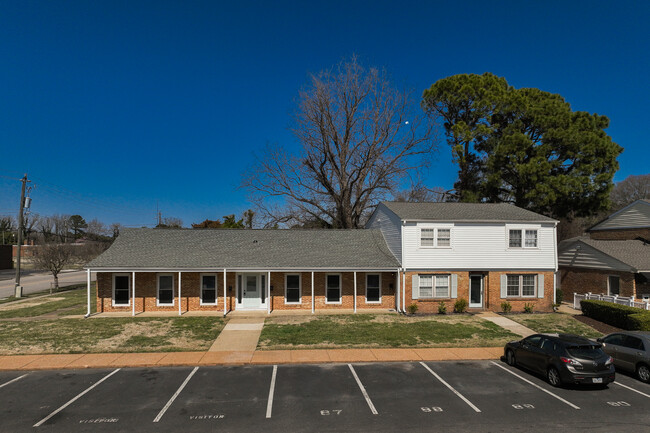 6124 Lexington Ct in Virginia Beach, VA - Building Photo - Building Photo