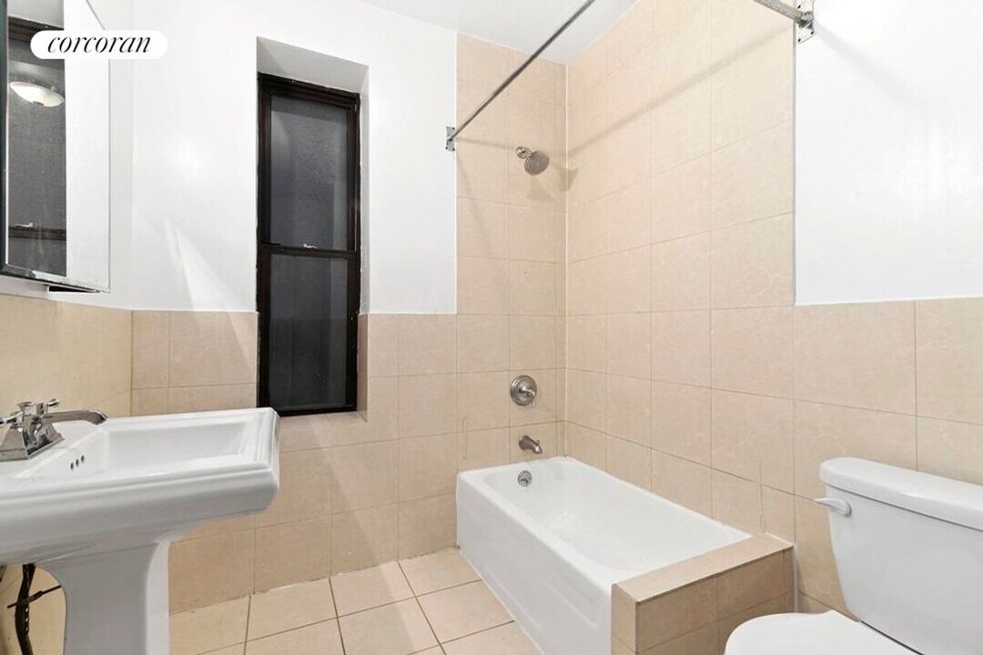 530 W 123rd St in New York, NY - Building Photo