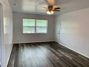 305 Thomas St, Unit 5 in Denton, TX - Building Photo - Building Photo