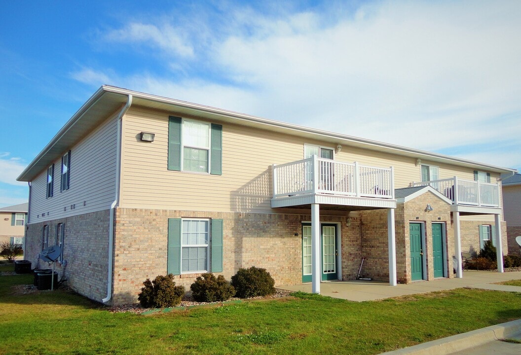 Ekstam Apartments in Bloomington, IL - Foto de edificio