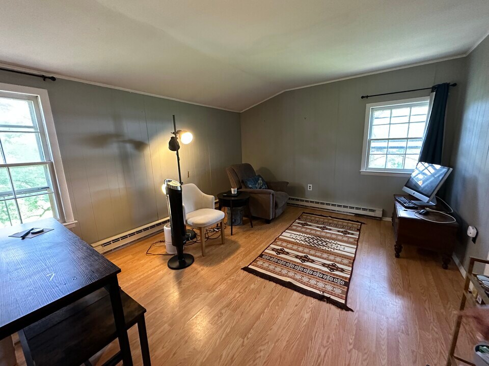 419 Leedsville Rd in Amenia, NY - Foto de edificio