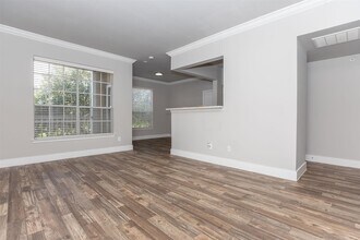 19100 Glenwest Dr in Friendswood, TX - Building Photo - Building Photo