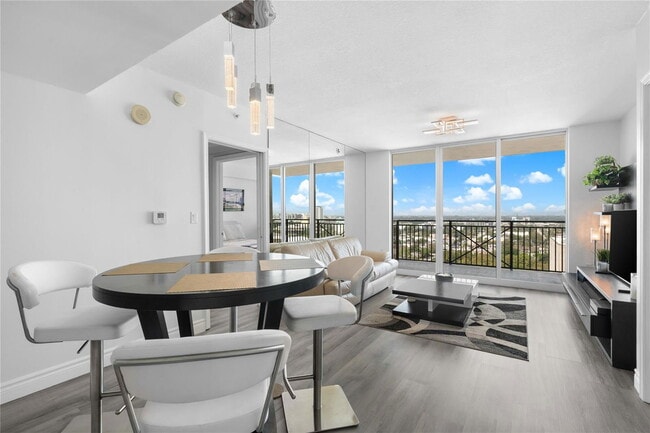 600 W Las Olas Blvd in Fort Lauderdale, FL - Building Photo - Building Photo