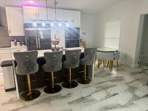 9411 N Rome Cir in Tampa, FL - Building Photo - Building Photo