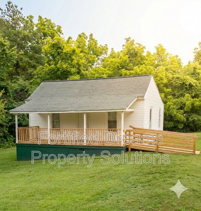 property at 2001 Row St