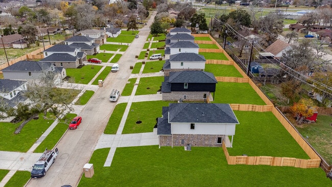 property at 412 Magnolia Ln