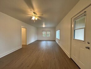 231 NE 4th Ave in Hillsboro, OR - Building Photo - Building Photo