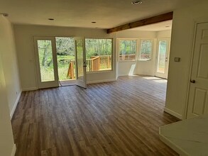 4126 Ginnett Rd in Anacortes, WA - Building Photo - Building Photo