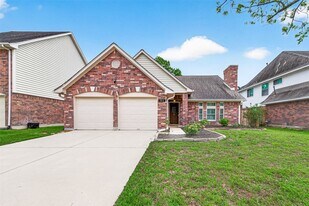 5814 N Magazine Cir in Houston, TX - Building Photo