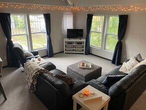 623 S Lucas St, Unit 625 in Iowa City, IA - Building Photo - Building Photo