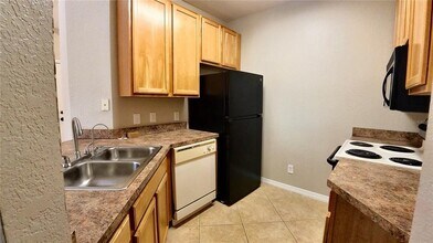 10017 Courtney Palms Blvd in Tampa, FL - Building Photo - Building Photo