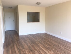 2160 16th SW Ave, Unit 314 in Miami, FL - Foto de edificio - Building Photo