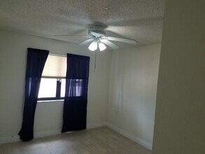 570 S Park Rd, Unit 6-16 in Hollywood, FL - Building Photo - Building Photo