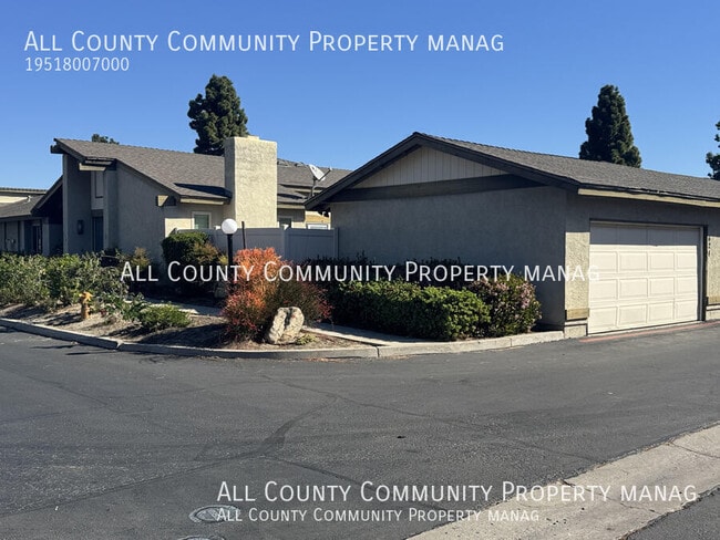 624 Persimmon Way in Oceanside, CA - Building Photo - Building Photo