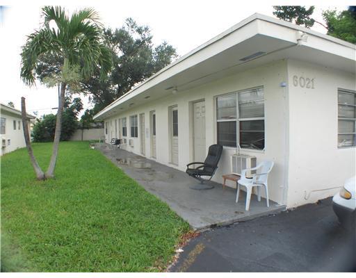 6021 Polk St, Unit 1 in Hollywood, FL - Building Photo