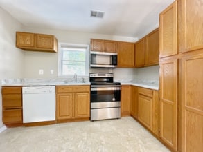 120 Tulip Dr in Gaithersburg, MD - Building Photo - Building Photo