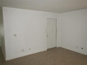 444 Hippel St in Port Charlotte, FL - Building Photo - Building Photo