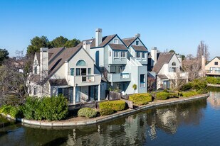 911 Independence Dr in Alameda, CA - Building Photo