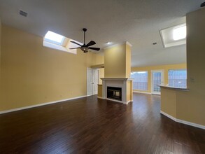 364 Arbor Ln in Euless, TX - Building Photo - Building Photo