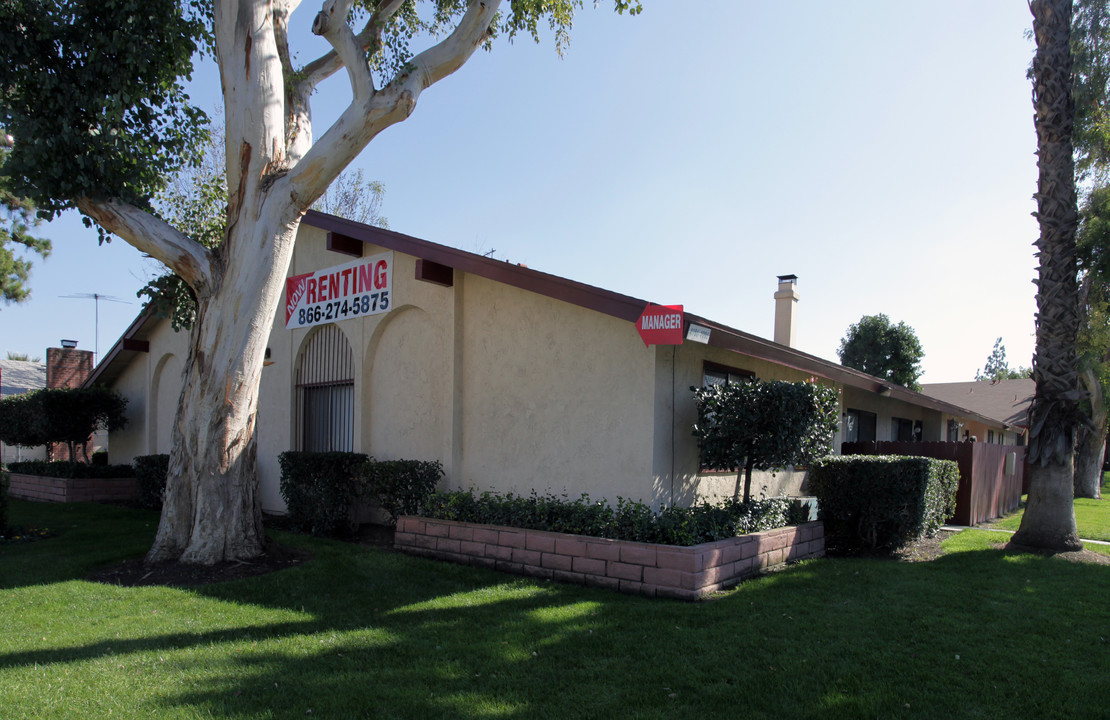 Las Casitas Apartments in Riverside, CA - Building Photo