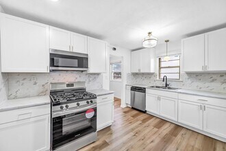 27151 Farringdon Ave in Euclid, OH - Building Photo - Building Photo