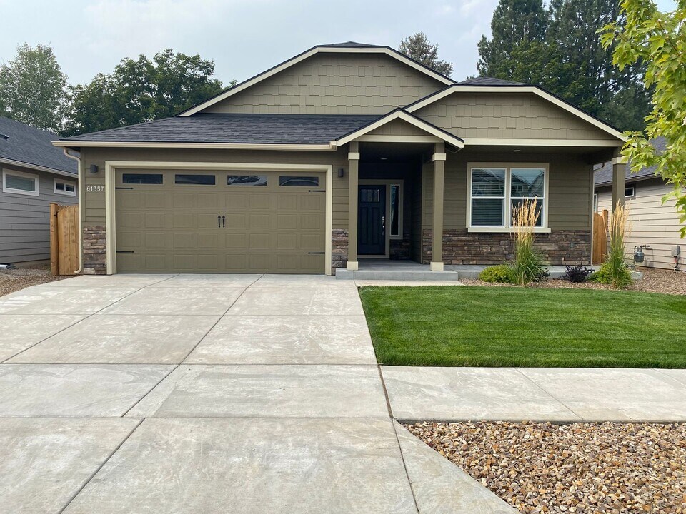 61357 SE Matthew St in Bend, OR - Building Photo