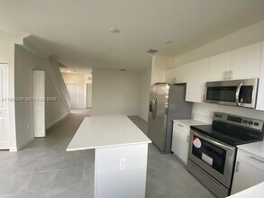 11803 SW 247th Ter in Princeton, FL - Building Photo - Building Photo